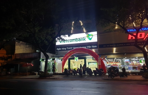 PHÒNG GIAO DỊCH VCB - CẨM LỆ