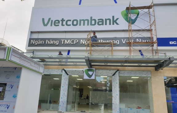 PHÒNG GIAO DỊCH VCB - CẨM LỆ