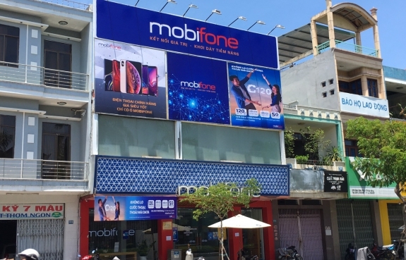THAY TẤM BIỂN LỚN CÁC CỦA HÀNG MOBIFONE - ĐÀ NẴNG