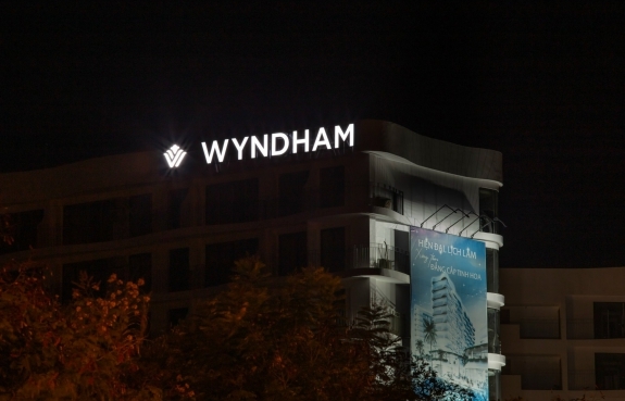 WYNDHAM 
