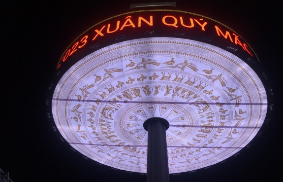 Trụ tháp đồng hồ Hoà Vang