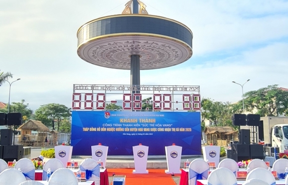 Trụ tháp đồng hồ Hoà Vang