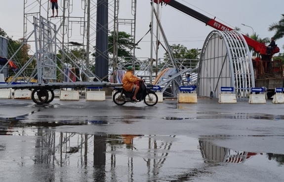 Trụ tháp đồng hồ Hoà Vang