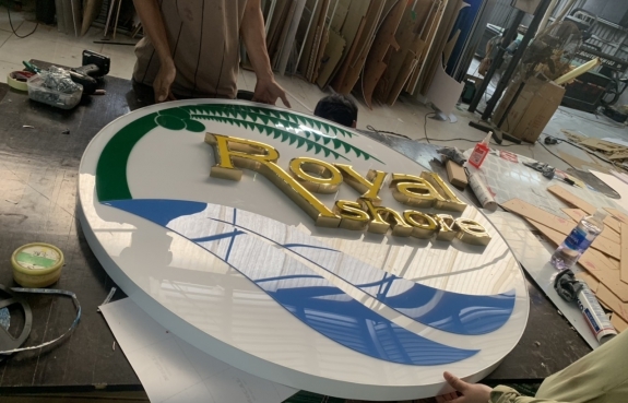 BẢNG TÊN WYNDHAM + HỘP ĐÈN ROLYA  SHORE