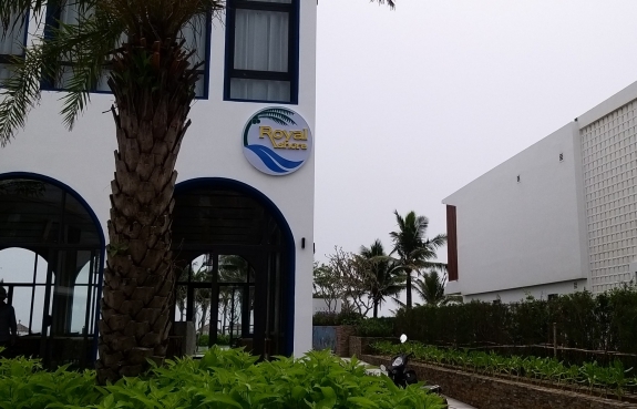 BẢNG TÊN WYNDHAM + HỘP ĐÈN ROLYA  SHORE