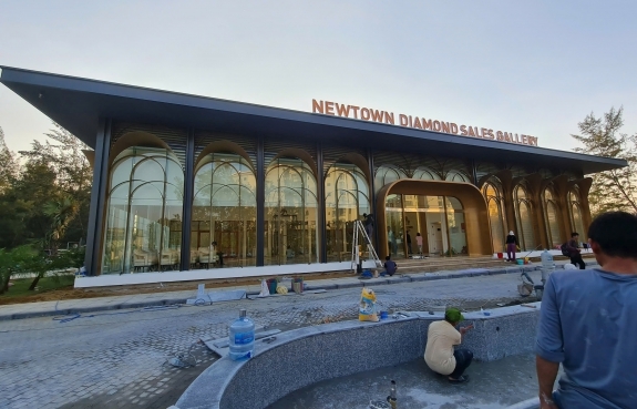 MÁI ĐUA NHÀ MẪU - DỰ ÁN KHU CĂN HỘP CAO CẤP NEW TOWN