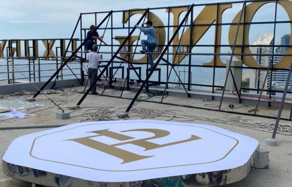 LOGO PHUC LONG LUXURY HOTEL