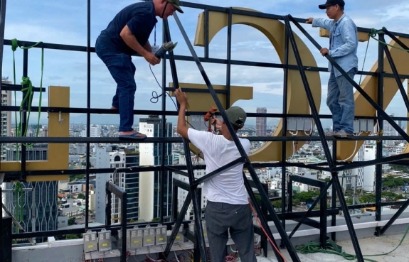 LOGO PHUC LONG LUXURY HOTEL