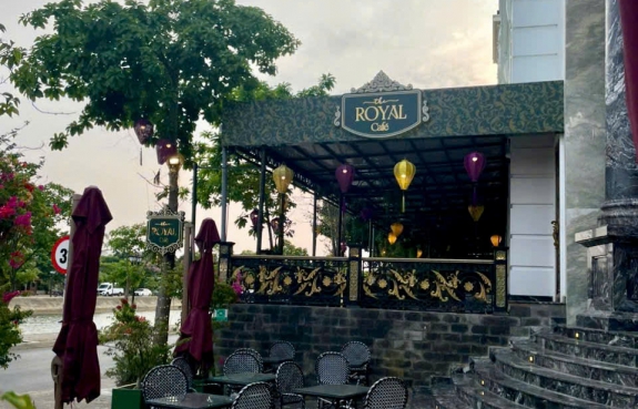 ROYAL CAFE 