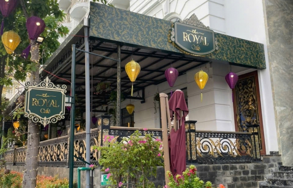 ROYAL CAFE 