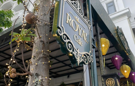 ROYAL CAFE 