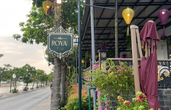 ROYAL CAFE 